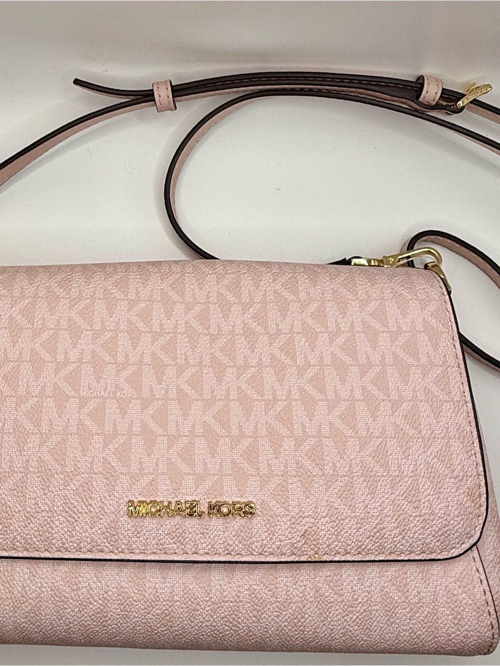 Michael Kors Jet Set Medium Crossbody Pochette Blush MK Logo Gold Snap